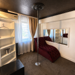 Deluxe room PURPLE 6 cu balcon si bara de dans