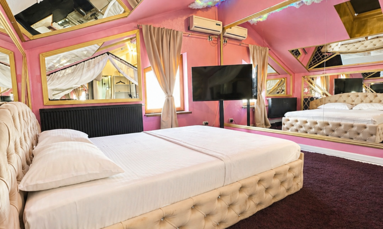 Deluxe room PINK 9 cu jacuzzi